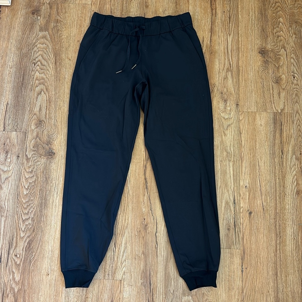 Lululemon joggers size 6!